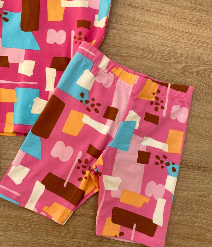 fernandaramoskids com br Bermuda Tradicional Infantil Feminina Estampa Fundo Rosa 1