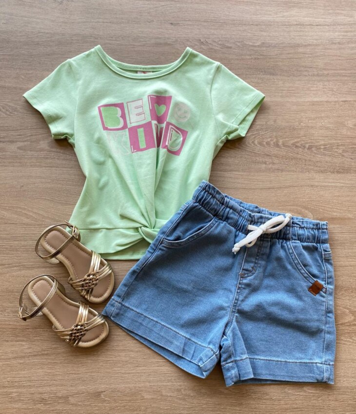 Blusa Cropped Infantil Feminino Manga Curta Be Kind Verde Fernanda Ramos Kids