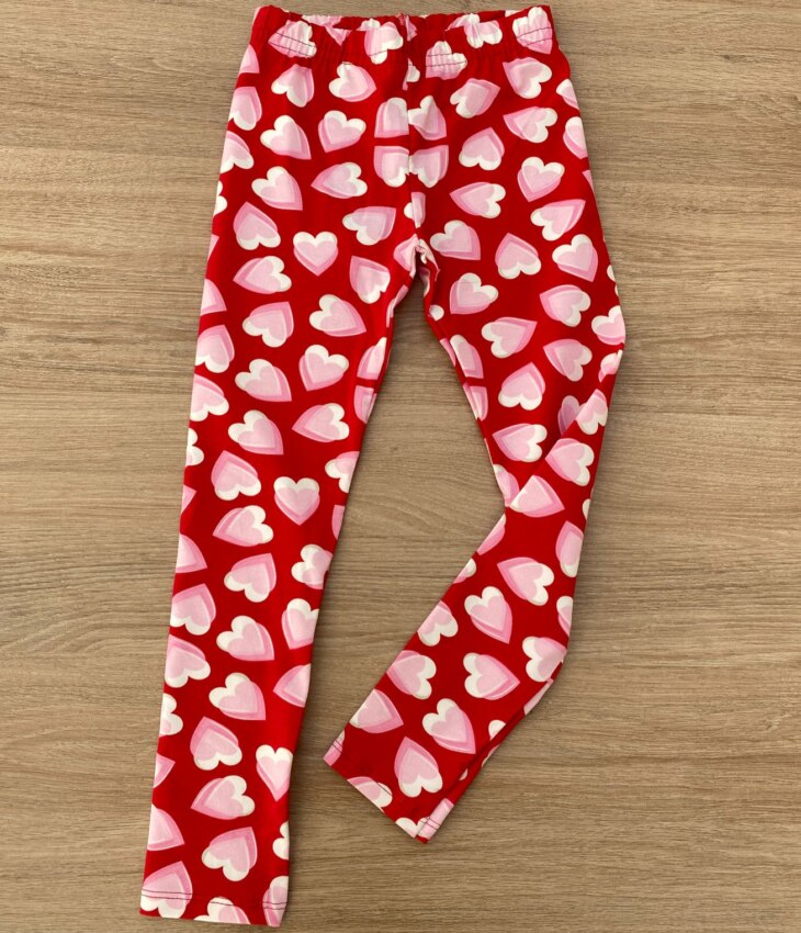 fernandaramoskids com br Calça Legging Infantil Feminina Estampa Corações Fundo Vermelho 1