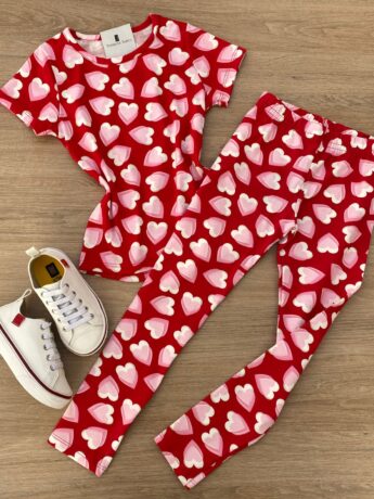 Calça Legging Infantil Feminina Estampa Corações Fundo Vermelho Fernanda Ramos Kids