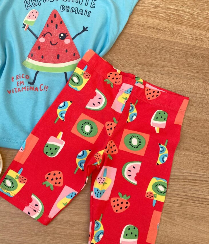 fernandaramoskids com br Conjunto Infantil Feminino Blusa Azul e Bermuda Estampa Frutinhas 1