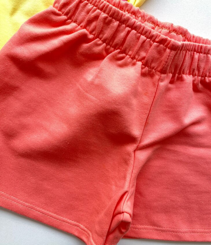 fernandaramoskids com br Conjunto Infantil Feminino Blusa com Estampa Amarelo Short Salmão 2