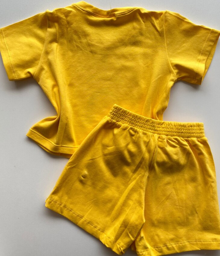 fernandaramoskids com br Conjunto Infantil Feminino Blusa Cropped Arco Iris e Short Saia Amarelo 3