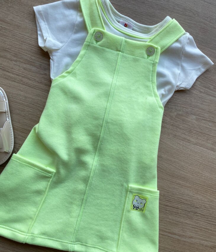 fernandaramoskids com br Conjunto Infantil Feminino Blusa Cropped Branca e Salopete Verde Flúor 1