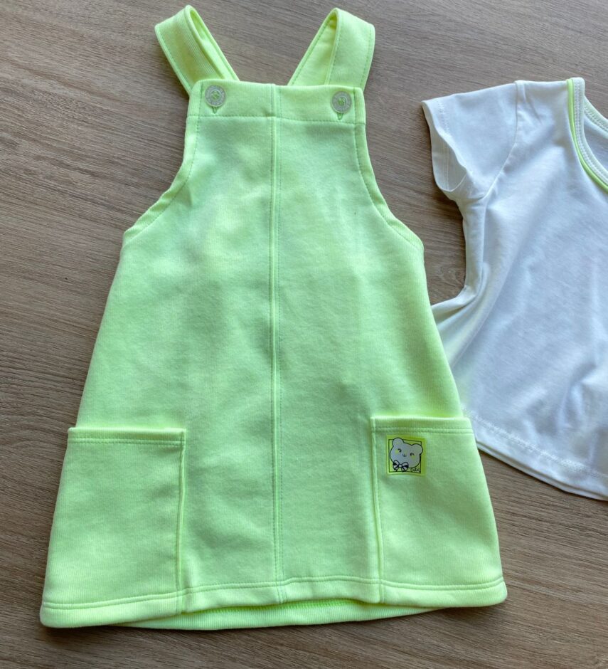 fernandaramoskids com br Conjunto Infantil Feminino Blusa Cropped Branca e Salopete Verde Flúor 3