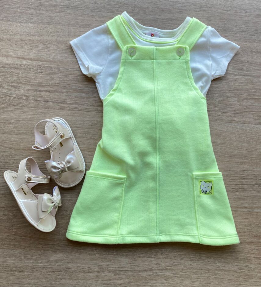 Conjunto Infantil Feminino Blusa Cropped Branca e Salopete Verde Flúor Fernanda Ramos Kids