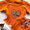 fernandaramoskids com br Conjunto Infantil Feminino Blusa Cropped Chinelo e Short Saia Laranja 1