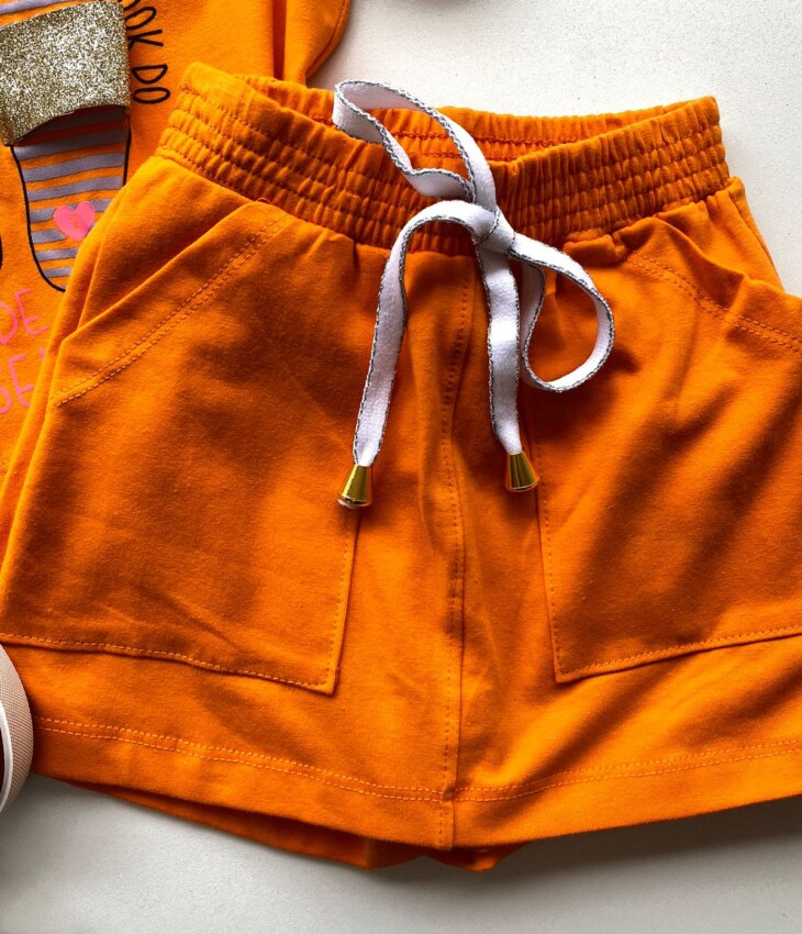 fernandaramoskids com br Conjunto Infantil Feminino Blusa Cropped Chinelo e Short Saia Laranja 2