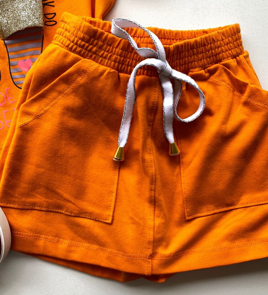 fernandaramoskids com br Conjunto Infantil Feminino Blusa Cropped Chinelo e Short Saia Laranja 2
