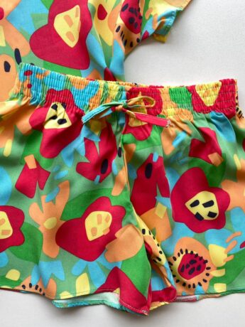 fernandaramoskids com br Conjunto Infantil Feminino Blusa Cropped e Short Estampa Floral 1
