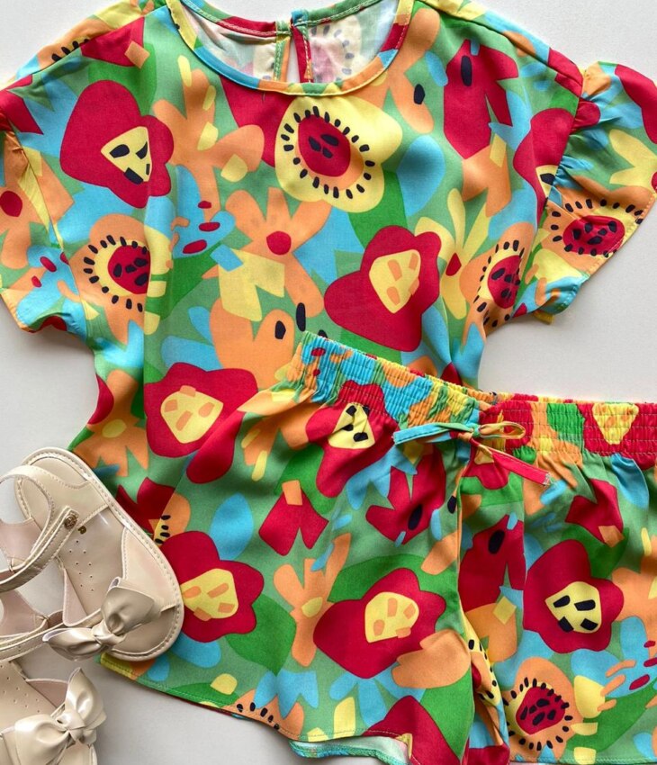 fernandaramoskids com br Conjunto Infantil Feminino Blusa Cropped e Short Estampa Floral 2