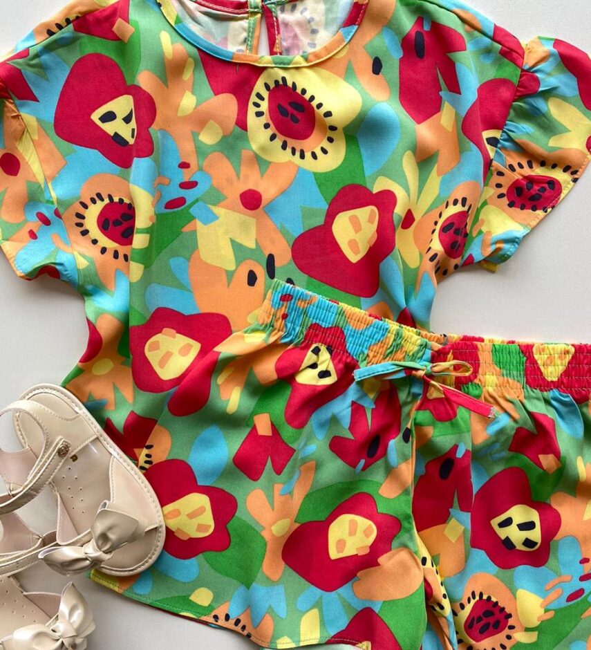 fernandaramoskids com br Conjunto Infantil Feminino Blusa Cropped e Short Estampa Floral 2