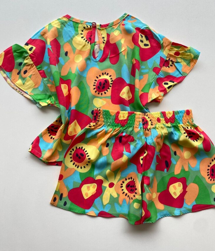fernandaramoskids com br Conjunto Infantil Feminino Blusa Cropped e Short Estampa Floral 3