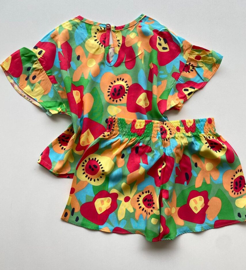 fernandaramoskids com br Conjunto Infantil Feminino Blusa Cropped e Short Estampa Floral 3