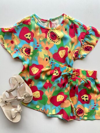 Conjunto Infantil Feminino Blusa Cropped e Short Estampa Floral Fernanda Ramos Kids