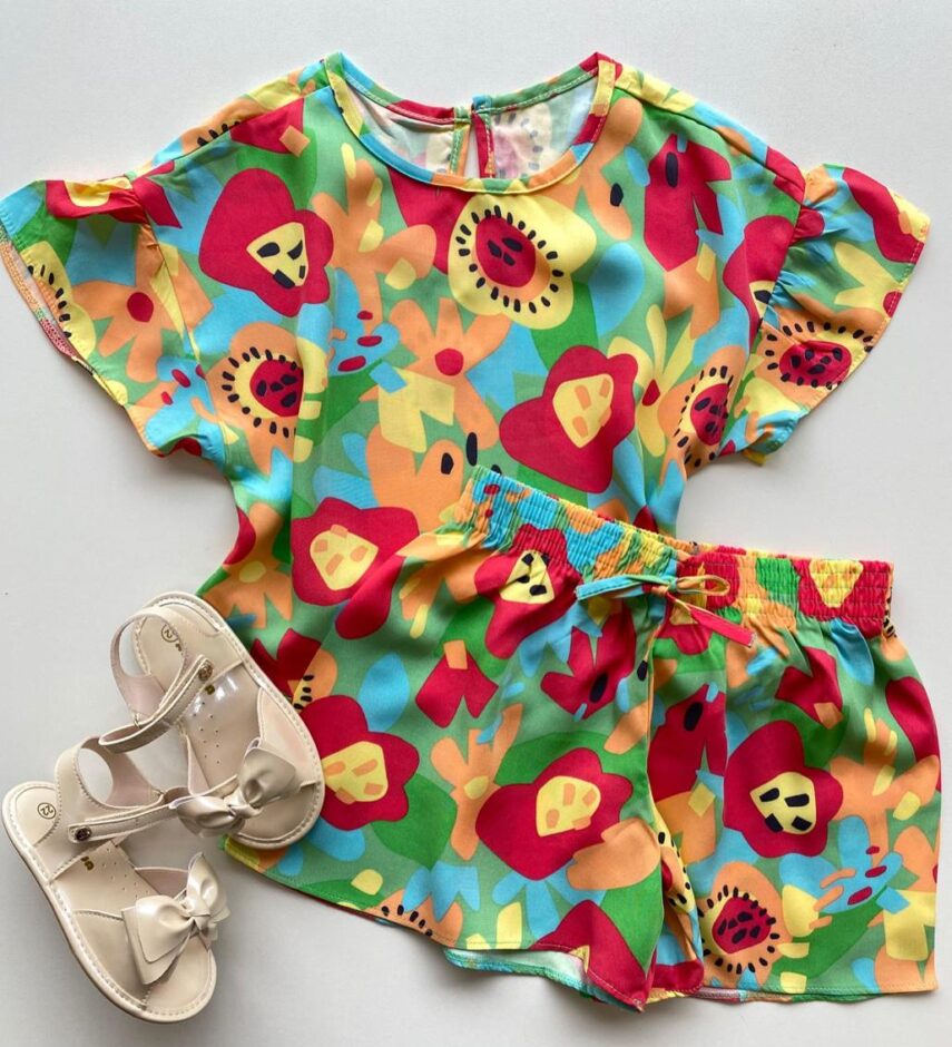 Conjunto Infantil Feminino Blusa Cropped e Short Estampa Floral Fernanda Ramos Kids