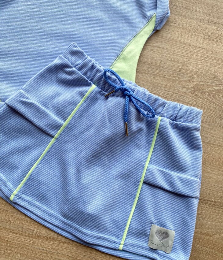 fernandaramoskids com br Conjunto Infantil Feminino Blusa Cropped e Short Saia Azul com Detalhe Verde 1