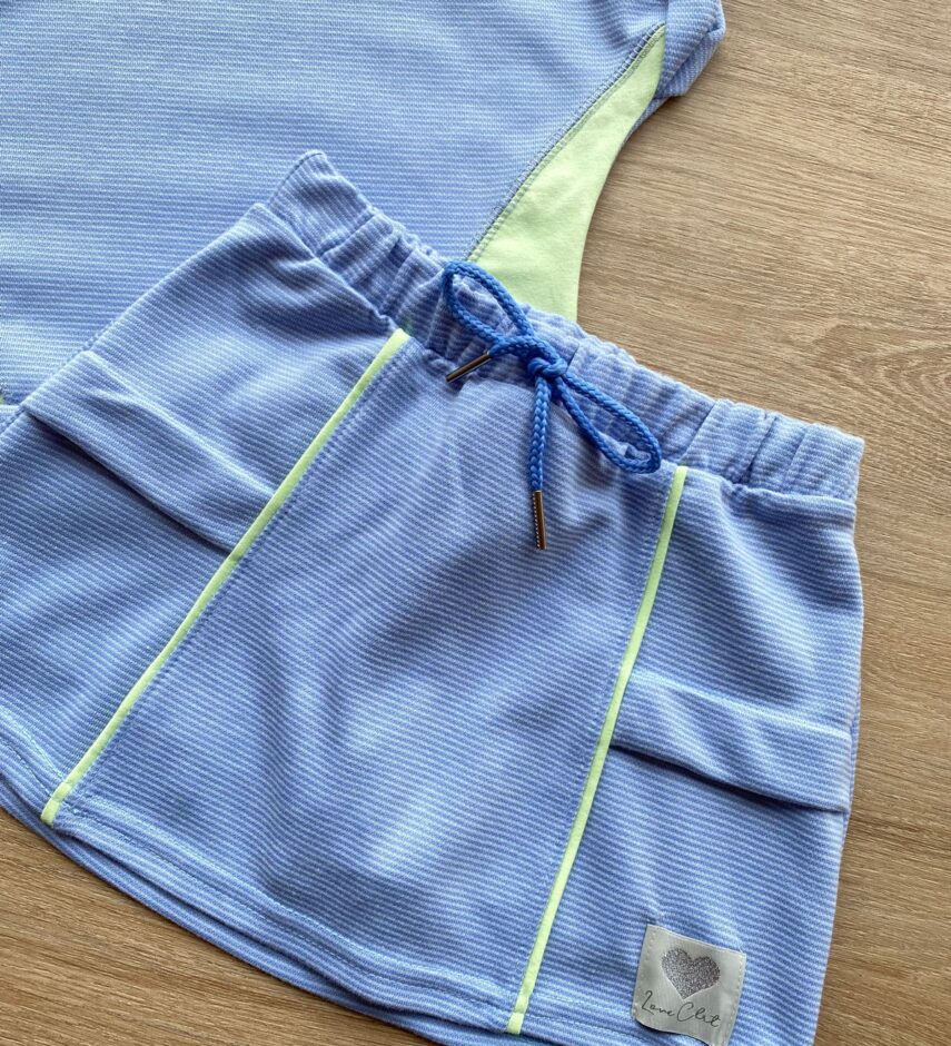 fernandaramoskids com br Conjunto Infantil Feminino Blusa Cropped e Short Saia Azul com Detalhe Verde 1