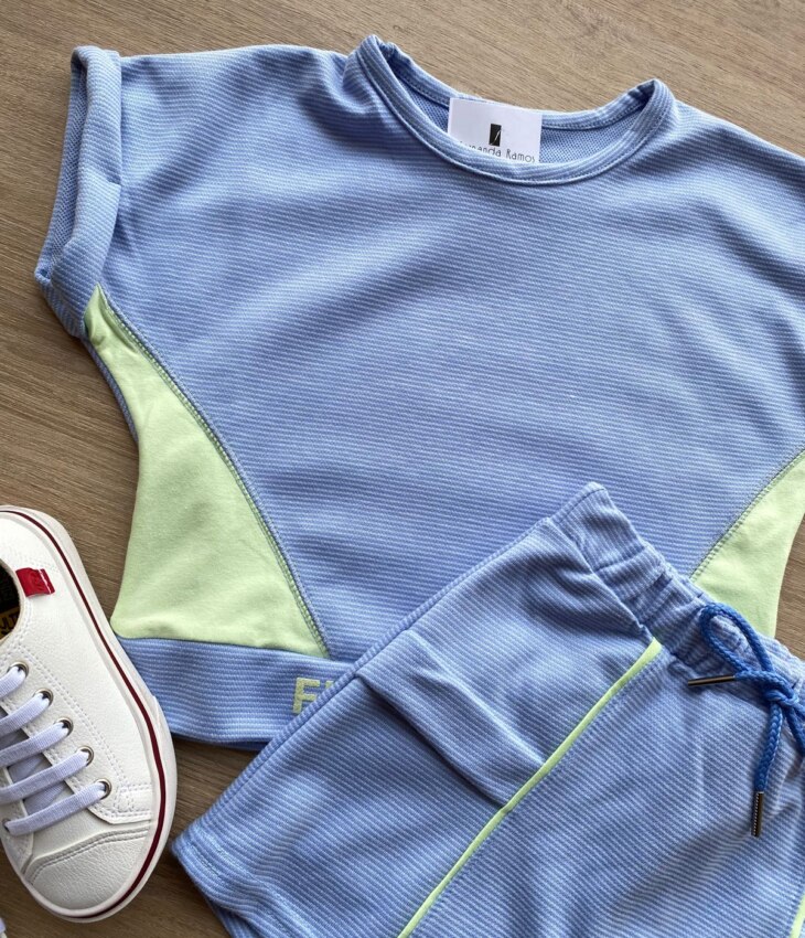 fernandaramoskids com br Conjunto Infantil Feminino Blusa Cropped e Short Saia Azul com Detalhe Verde 2