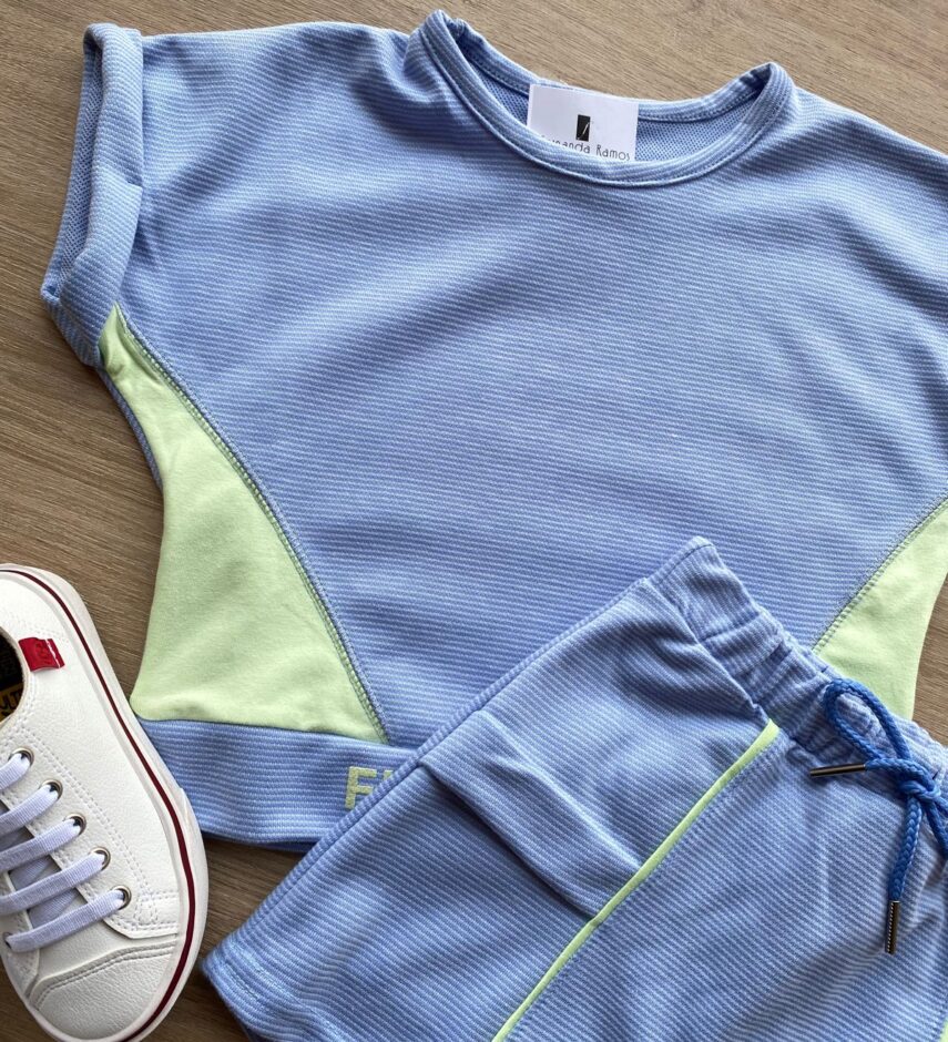fernandaramoskids com br Conjunto Infantil Feminino Blusa Cropped e Short Saia Azul com Detalhe Verde 2