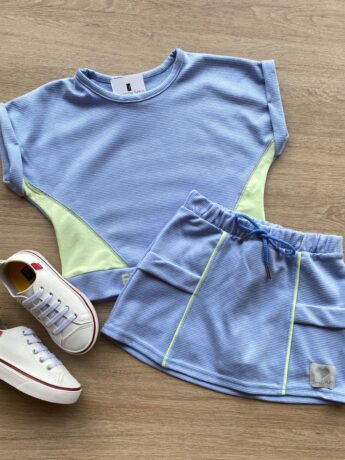 Conjunto Infantil Feminino Blusa Cropped e Short Saia Azul com Detalhe Verde Fernanda Ramos Kids