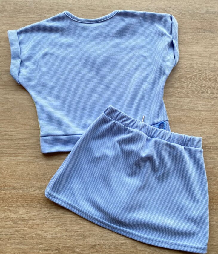 fernandaramoskids com br Conjunto Infantil Feminino Blusa Cropped e Short Saia Azul com Detalhe Verde 4