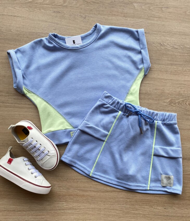 Conjunto Infantil Feminino Blusa Cropped e Short Saia Azul com Detalhe Verde Fernanda Ramos Kids