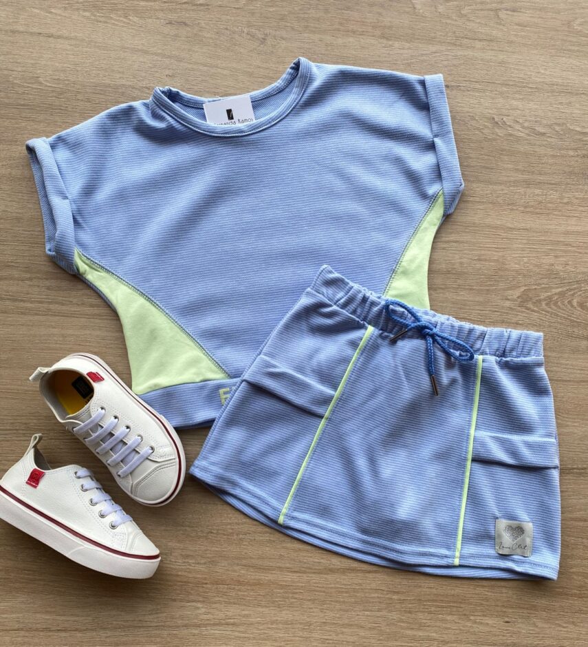 Conjunto Infantil Feminino Blusa Cropped e Short Saia Azul com Detalhe Verde Fernanda Ramos Kids