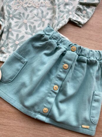 fernandaramoskids com br Conjunto Infantil Feminino Blusa Cropped Estampa Floral Short Saia Verde 1