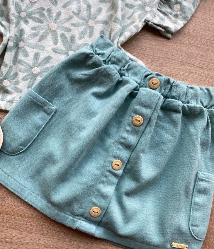 fernandaramoskids com br Conjunto Infantil Feminino Blusa Cropped Estampa Floral Short Saia Verde 1