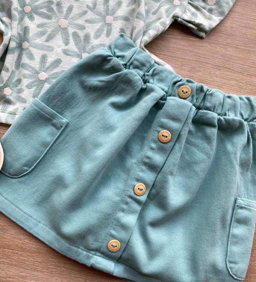fernandaramoskids com br Conjunto Infantil Feminino Blusa Cropped Estampa Floral Short Saia Verde 1