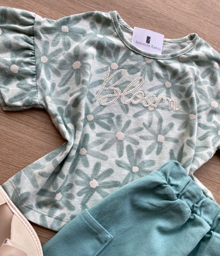 fernandaramoskids com br Conjunto Infantil Feminino Blusa Cropped Estampa Floral Short Saia Verde 3