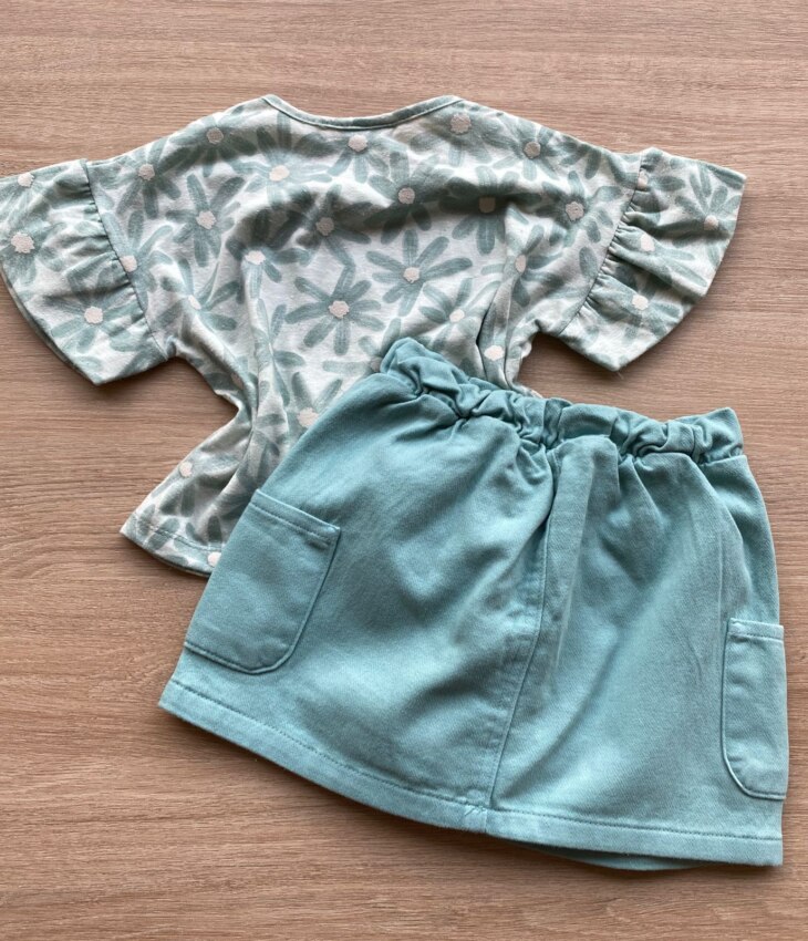 fernandaramoskids com br Conjunto Infantil Feminino Blusa Cropped Estampa Floral Short Saia Verde 4