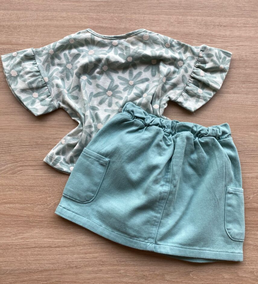 fernandaramoskids com br Conjunto Infantil Feminino Blusa Cropped Estampa Floral Short Saia Verde 4