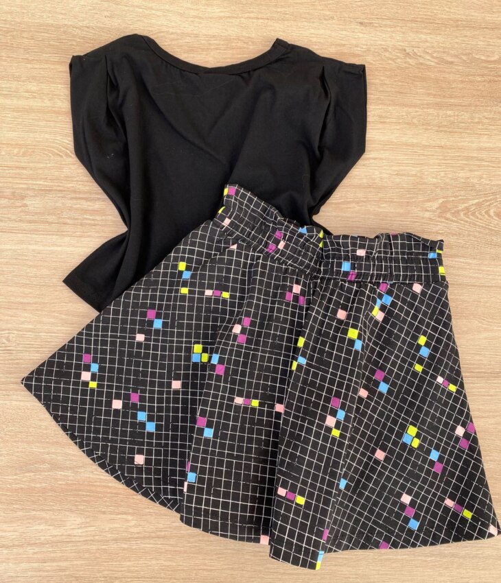 fernandaramoskids com br Conjunto Infantil Feminino Blusa Cropped Preto e Short Saia 2
