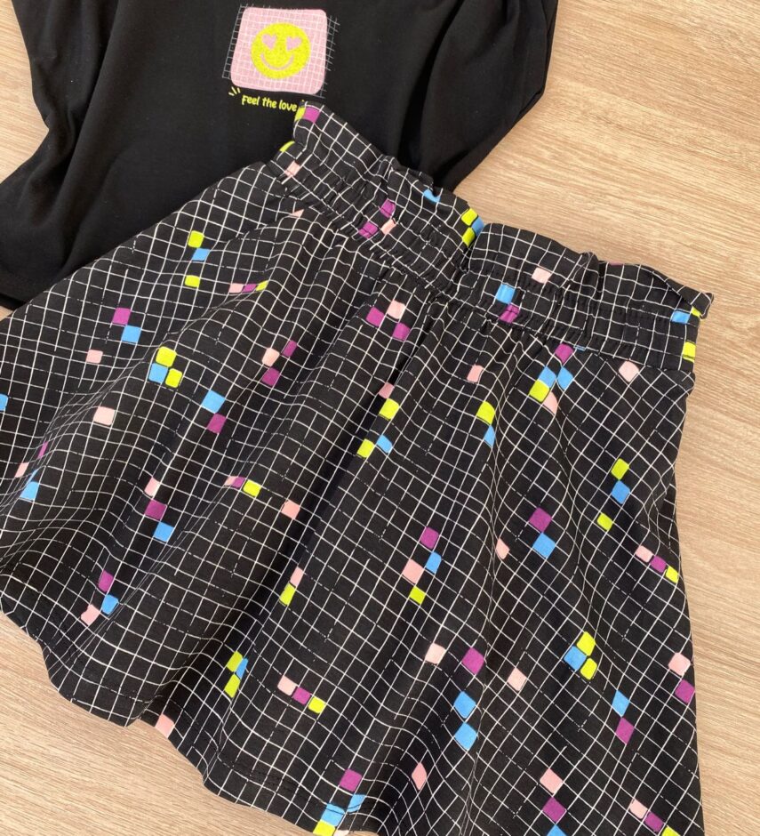 fernandaramoskids com br Conjunto Infantil Feminino Blusa Cropped Preto e Short Saia 4