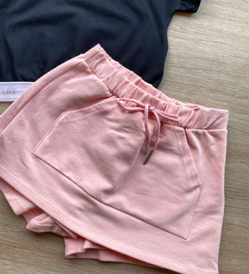 fernandaramoskids com br Conjunto Infantil Feminino Blusa Cropped Preto Short Saia Rosa 1