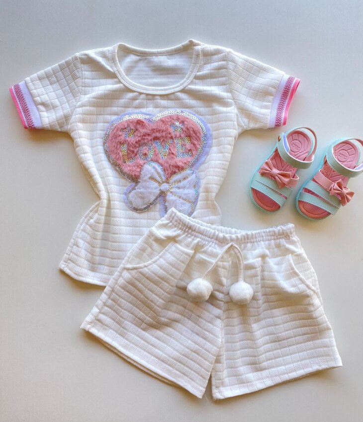Conjunto Infantil Feminino Blusa Manga Curta Love e Short Branco Fernanda Ramos Kids