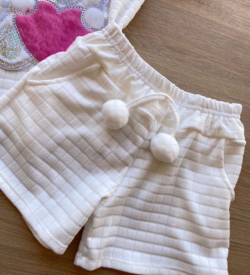 fernandaramoskids com br Conjunto Infantil Feminino Blusa Manga Curta Urso e Short Branco 2