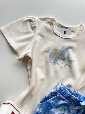 fernandaramoskids com br Conjunto Infantil Feminino Blusa Off White e Short Estampado Estrelas 1