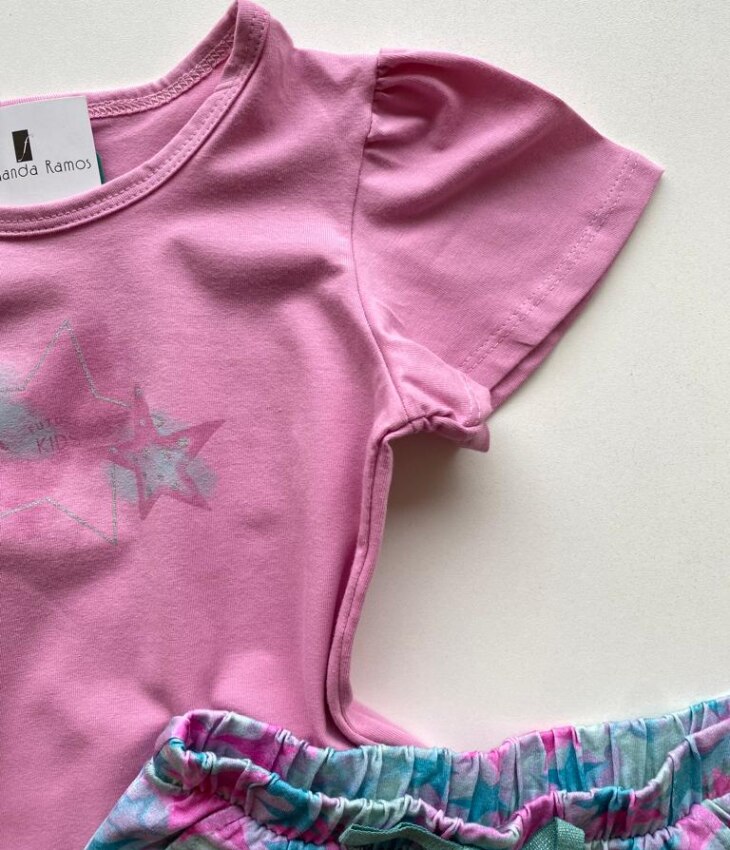 fernandaramoskids com br Conjunto Infantil Feminino Blusa Rosa e Short Estampado Estrelas 2
