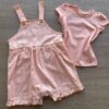 fernandaramoskids com br Conjunto Infantil Feminino Jardineira e Blusa Manga Curta Salmão 1
