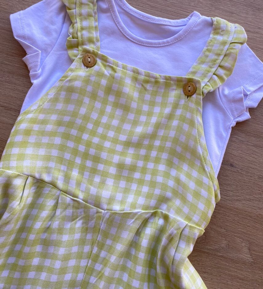 fernandaramoskids com br Conjunto Infantil Feminino Jardineira Xadrez e Blusa Manga Curta Branca 1