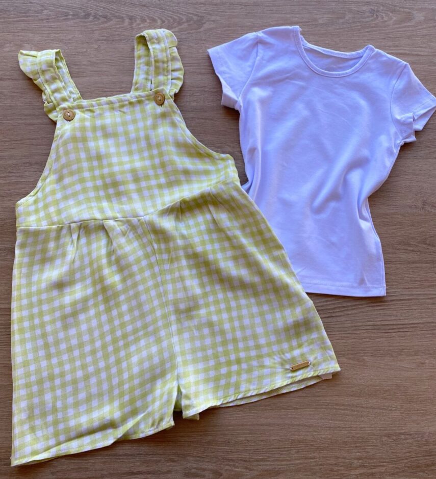 fernandaramoskids com br Conjunto Infantil Feminino Jardineira Xadrez e Blusa Manga Curta Branca 2