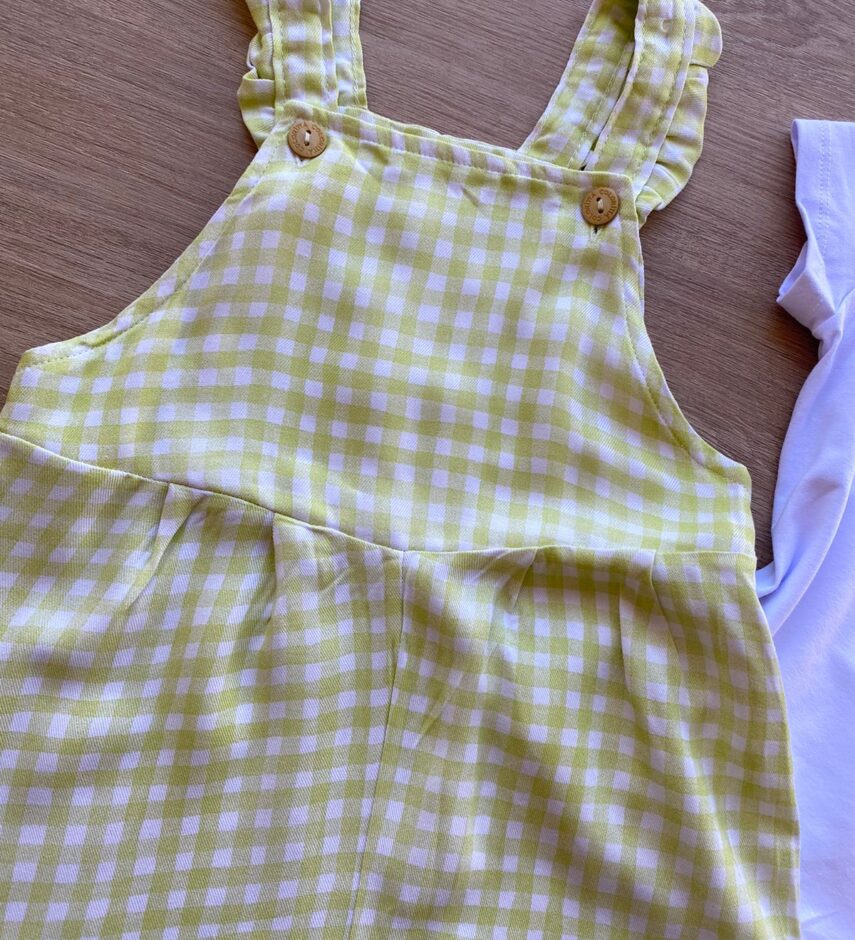 fernandaramoskids com br Conjunto Infantil Feminino Jardineira Xadrez e Blusa Manga Curta Branca 3