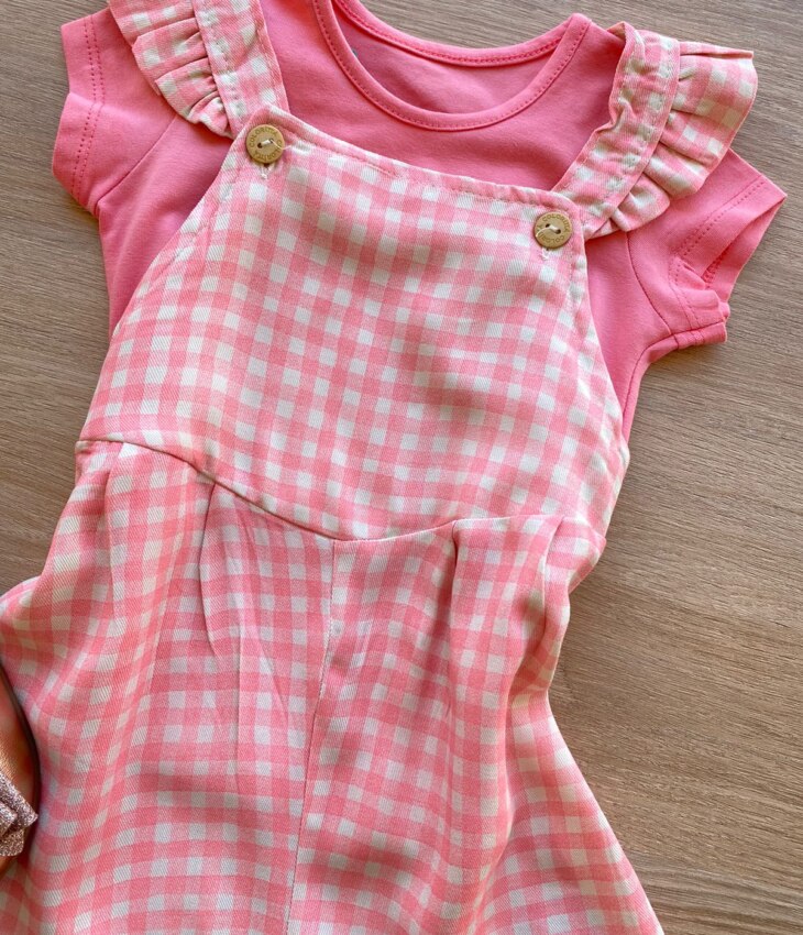 fernandaramoskids com br Conjunto Infantil Feminino Jardineira Xadrez e Blusa Manga Curta Rosa 1