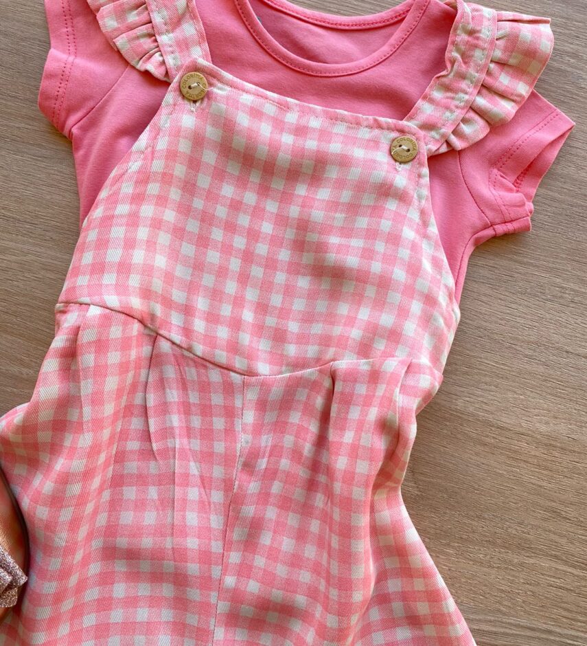 fernandaramoskids com br Conjunto Infantil Feminino Jardineira Xadrez e Blusa Manga Curta Rosa 1