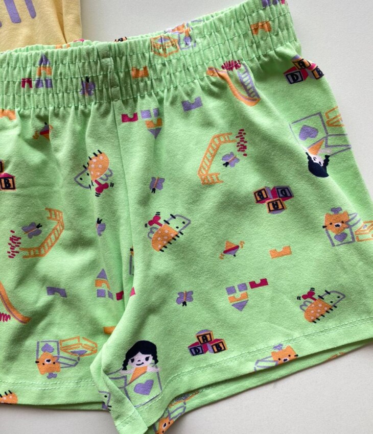 fernandaramoskids com br Conjunto Infantil Feminino Regata Amarela e Short Estampado Verde 2