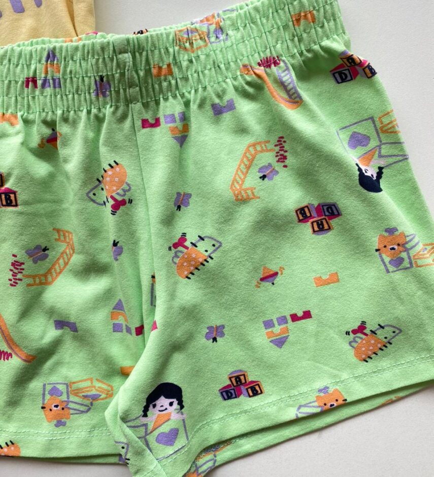 fernandaramoskids com br Conjunto Infantil Feminino Regata Amarela e Short Estampado Verde 2