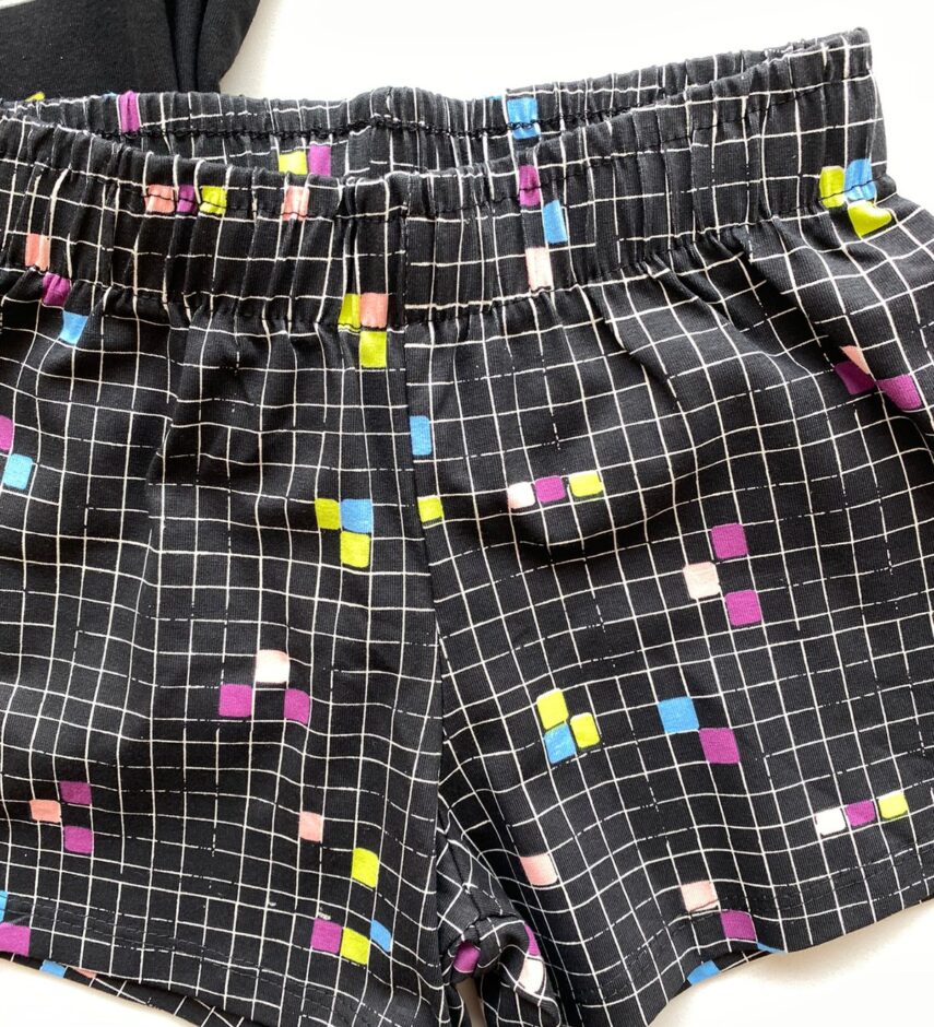 fernandaramoskids com br Conjunto Infantil Feminino Regata Preta e Short Estampa Xadrez 2
